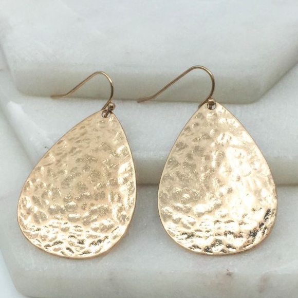 Hammered Gold drop earrings - Picture 2 of 6